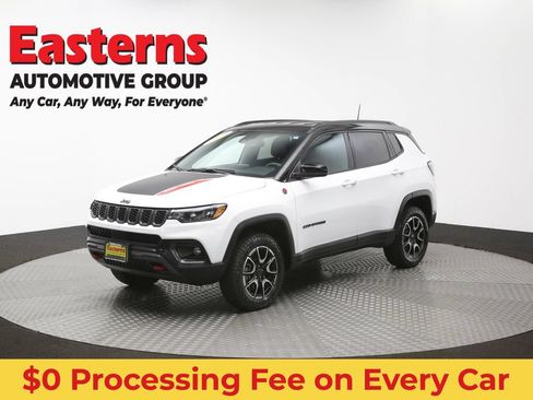 Used 2025 Jeep Compass Trailhawk AWD/4WD image 53