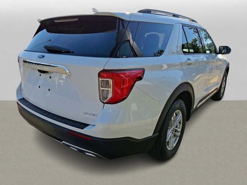 Used 2022 Ford Explorer XLT w/ Equipment Group 202A AWD/4WD image 4