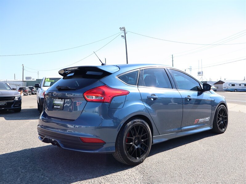Used 2018 Ford Focus ST w/ Equipment Group 402A FWD image 3