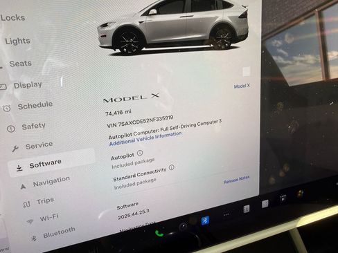 Used 2022 Tesla Model X image 31