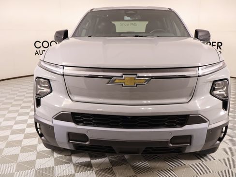 Used 2025 Chevrolet Silverado EV LT AWD/4WD image 10