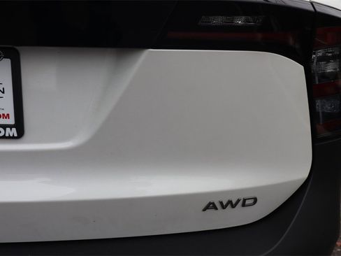 Certified 2025 Nissan Kicks SV image 33