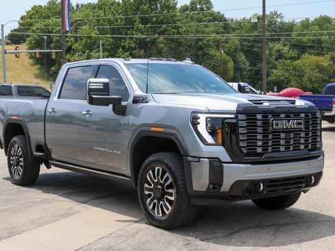 Used 2025 GMC Sierra 2500 Denali Ultimate AWD/4WD image 1