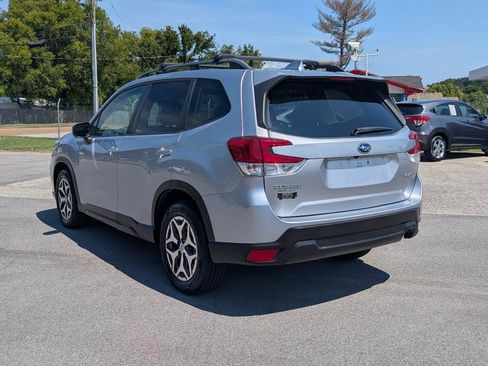 Used 2020 Subaru Forester Premium AWD/4WD image 3