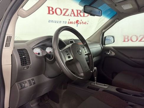 Used 2011 Nissan Frontier PRO-4X image 12