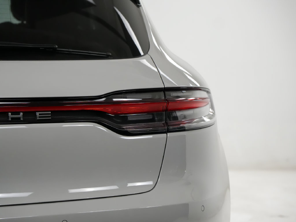Used 2026 Porsche Macan AWD/4WD image 12