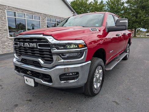 Used 2026 RAM 2500 Big Horn AWD/4WD image 2