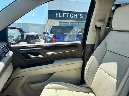 Used 2023 GMC Yukon XL Denali AWD/4WD image 11