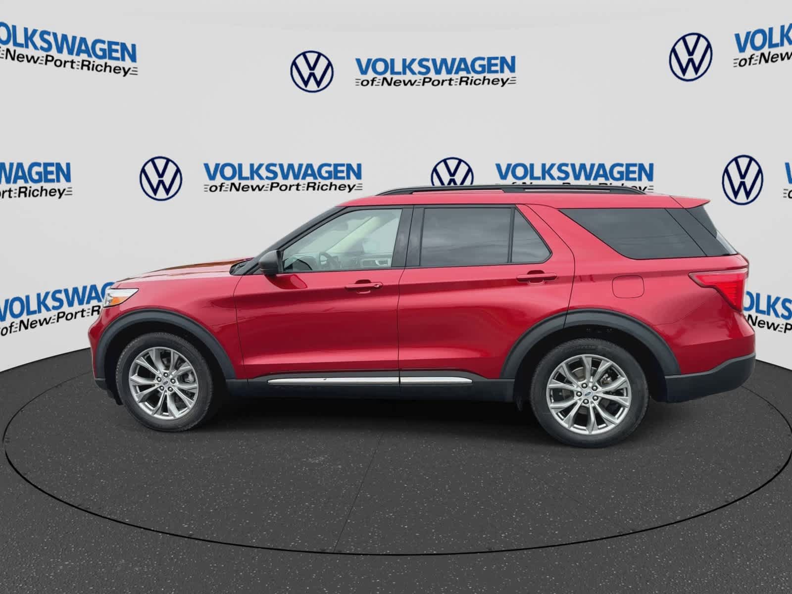 Used 2020 Ford Explorer XLT w/ Equipment Group 202A RWD image 5