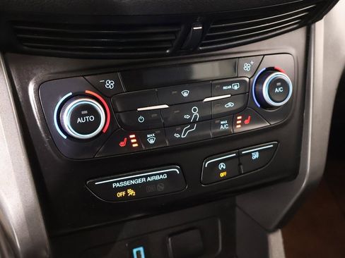 Used 2019 Ford Escape SE image 7