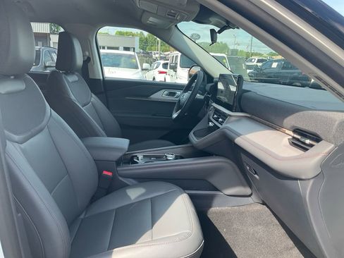 New 2026 Ford Explorer Active w/ Active Comfort Package RWD image 12