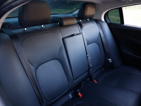 Used 2019 Jaguar XE image 13