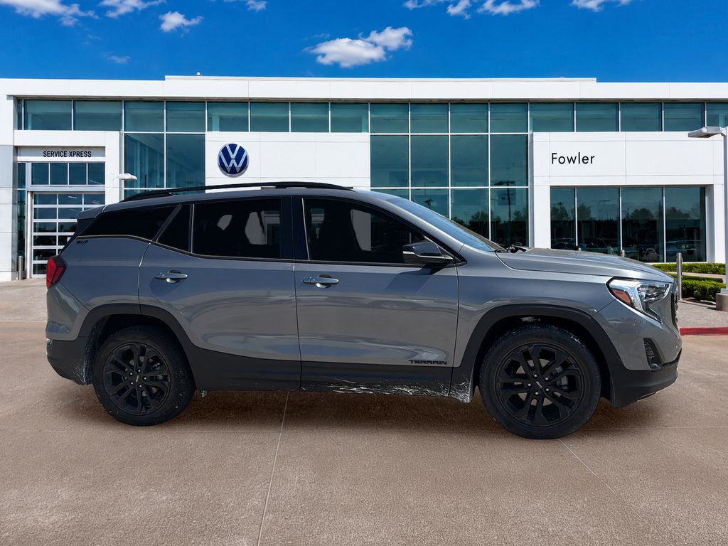 Used 2021 GMC Terrain SLT w/ Infotainment Package II FWD image 4