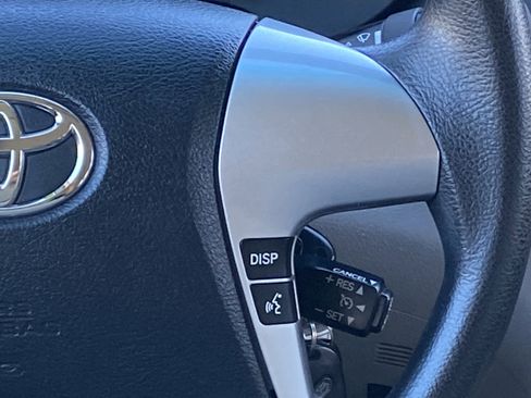 Used 2012 Toyota Highlander FWD w/ Tech Pkg image 19