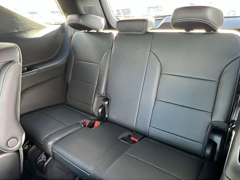 New 2026 Chevrolet Traverse LT image 13