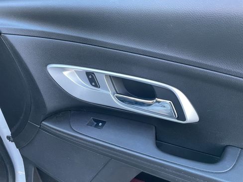 Used 2012 Chevrolet Equinox LS image 34