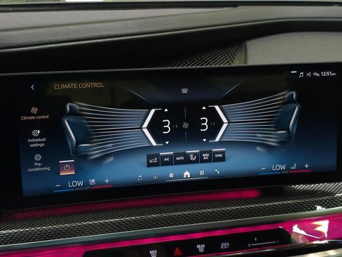 Used 2023 BMW i7 xDrive60 AWD/4WD image 49