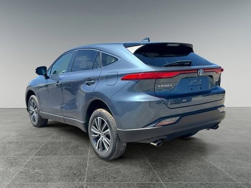 Used 2022 Toyota Venza LE AWD/4WD image 3