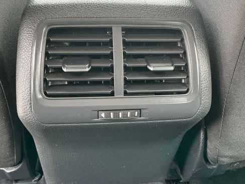 Used 2016 Volkswagen Golf S image 23