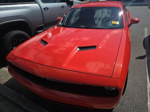 Used 2018 Dodge Challenger SXT RWD image 6