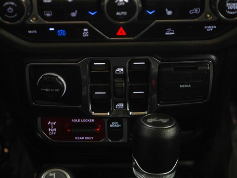 Used 2024 Jeep Wrangler Unlimited AWD/4WD image 19