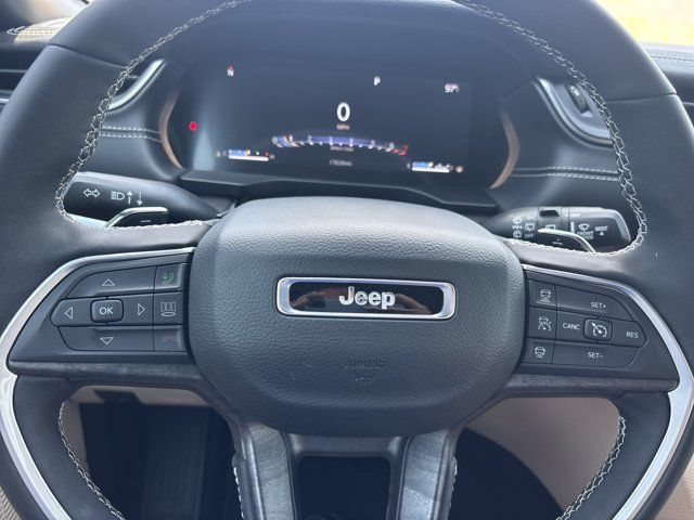 Used 2025 Jeep Grand Cherokee L Limited AWD/4WD image 23