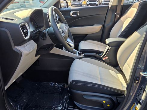 Used 2025 Hyundai Venue SEL image 5