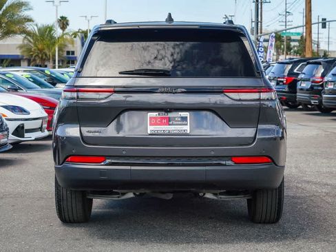 Used 2025 Jeep Grand Cherokee Altitude AWD/4WD image 5