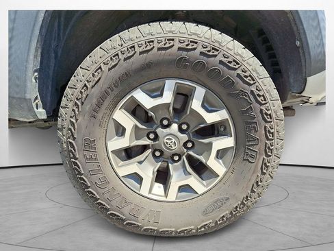 Used 2019 Toyota Tacoma TRD Off-Road RWD image 7
