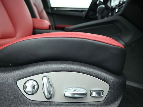 Used 2026 Porsche Macan AWD/4WD image 15