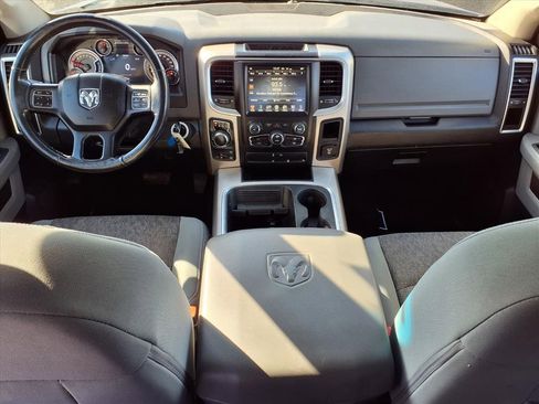 Used 2017 RAM 1500 Classic SLT w/ SLT Plus D￩cor Group image 10