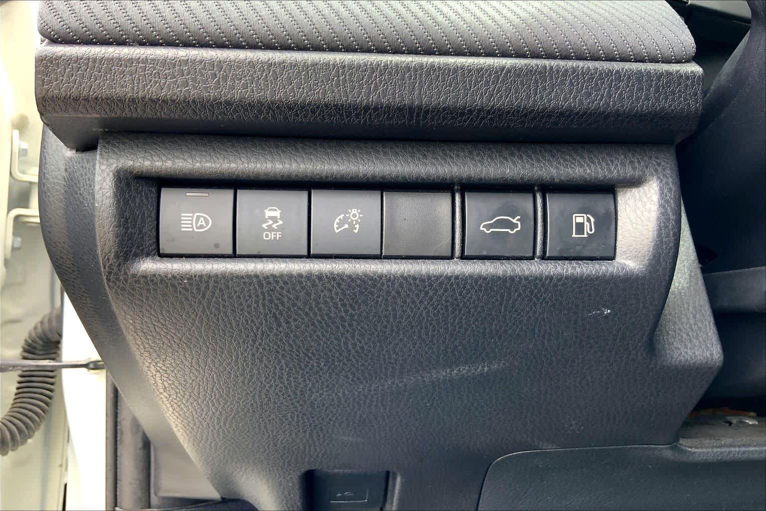 Used 2025 Toyota Camry SE FWD image 33