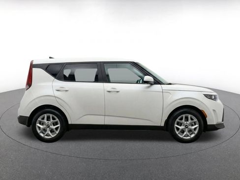 Used 2025 Kia Soul LX w/ LX Technology Package FWD image 10
