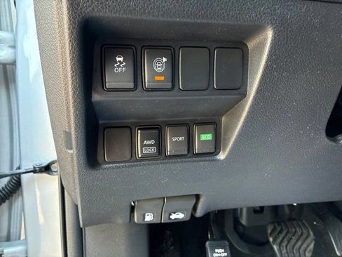 Used 2017 Nissan Rogue SV AWD/4WD image 8
