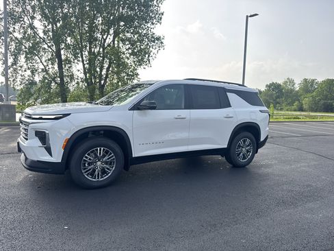 New 2026 Chevrolet Traverse LT FWD image 1