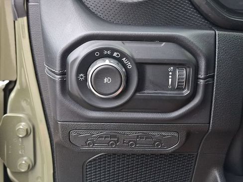 Used 2026 Jeep Wrangler Unlimited Rubicon AWD/4WD image 27