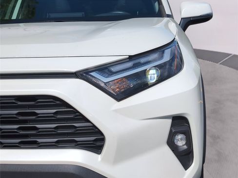 Used 2022 Toyota RAV4 XLE Premium AWD/4WD image 36