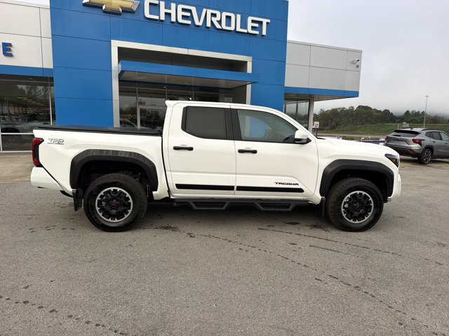 Used 2026 Toyota Tacoma TRD Off-Road AWD/4WD image 3