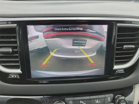 Used 2024 Chrysler Pacifica Touring-L image 21