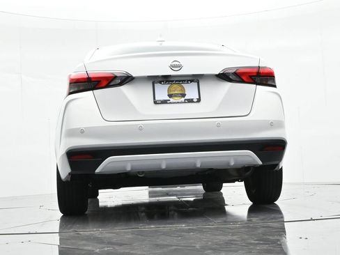 Used 2022 Nissan Versa SV FWD image 19