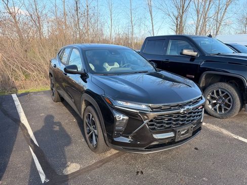 Used 2026 Chevrolet Trax RS w/ Driver Confidence Package image 3
