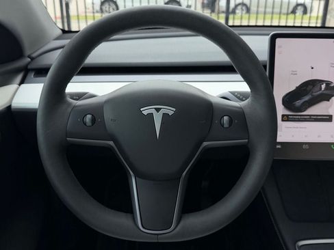 Used 2024 Tesla Model Y Long Range AWD/4WD image 12