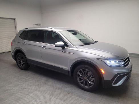 Used 2023 Volkswagen Tiguan SE FWD image 11