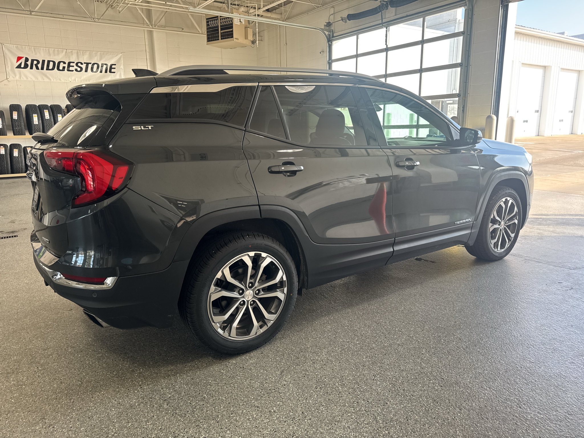 Used 2018 GMC Terrain SLT w/ Preferred Package AWD/4WD image 3