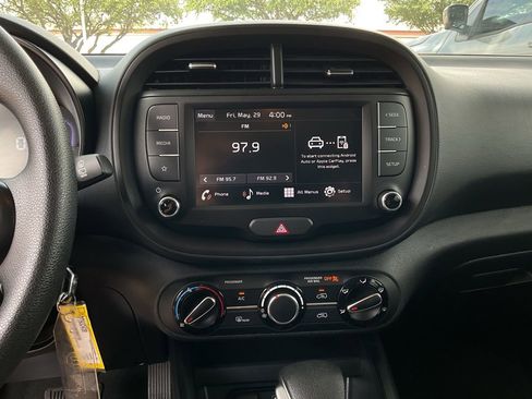 Used 2025 Kia Soul LX w/ LX Technology Package FWD image 20