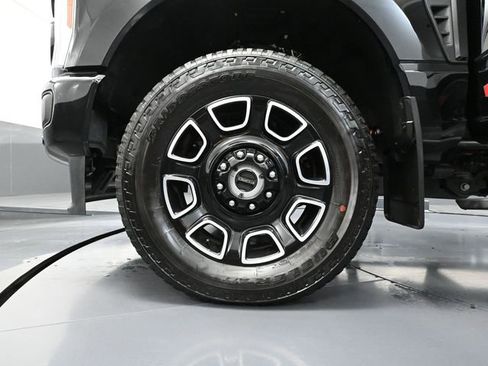 Used 2025 Ford F250 Platinum image 17
