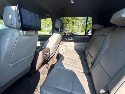 Used 2021 GMC Yukon XL SLT w/ Rear Media and Nav Package AWD/4WD image 17