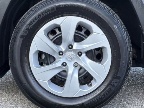 Certified 2025 Toyota RAV4 LE image 25