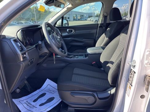 Used 2023 Kia Sorento LX image 15