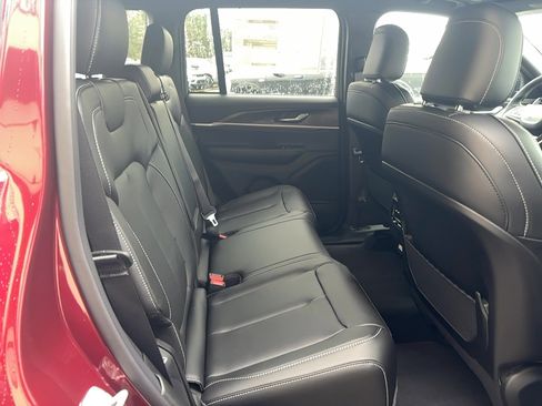 New 2025 Jeep Grand Cherokee Limited image 7